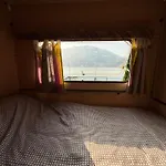キャンプ場 Wooden Lakefront 'miris Ljeta'