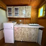 Wooden Lakefront 'miris Ljeta' キャンプ場
