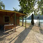 キャンプ場 Wooden Lakefront 'miris Ljeta'