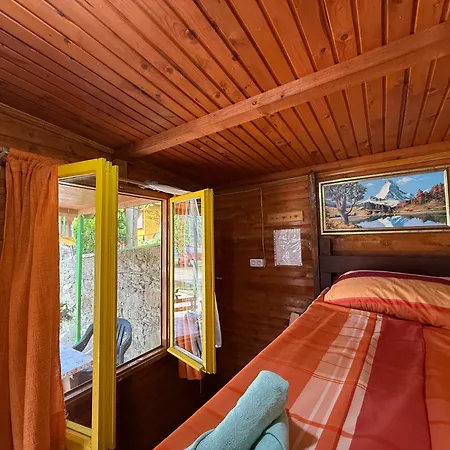 Wooden Lakefront Campingplads *