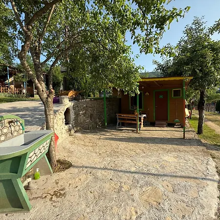 营地 Wooden Lakefront Jablanica