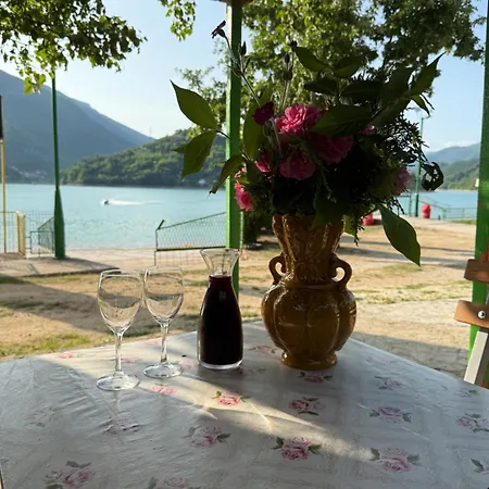 营地 Wooden Lakefront Jablanica