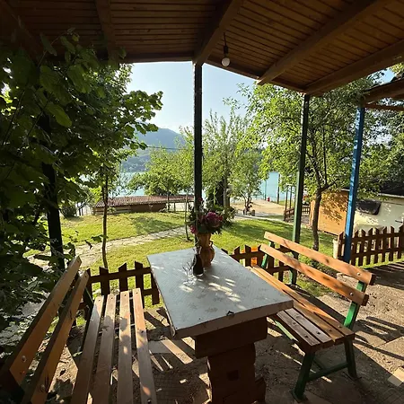 营地 Wooden Lakefront Jablanica