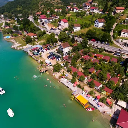 Wooden Lakefront 'miris Ljeta' Jablanica