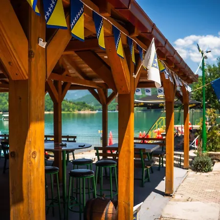 Wooden Lakefront 'miris Ljeta' Kamp *