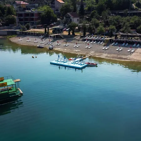 Wooden Lakefront 'miris Ljeta' Kamp *