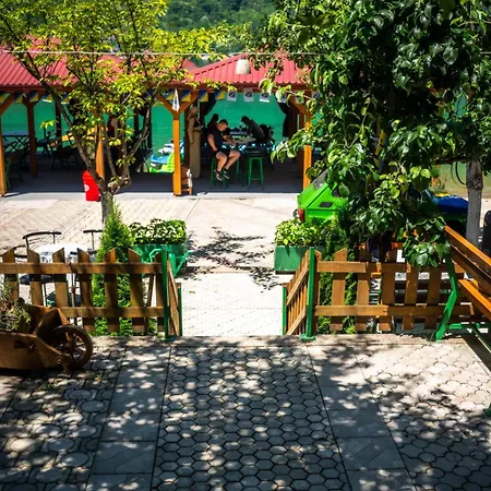 Campingplads Wooden Lakefront 'miris Ljeta' *