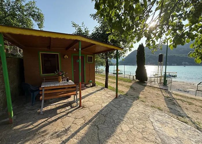 Kemping Wooden Lakefront Miris Ljeta