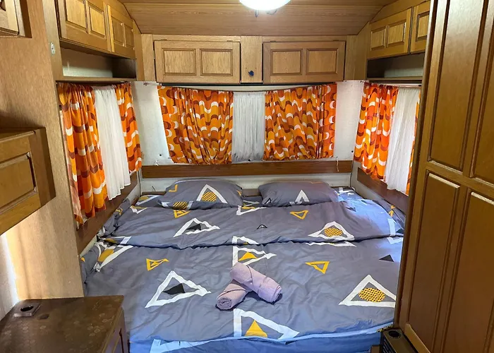 Wooden Lakefront Miris Ljeta Kemping *